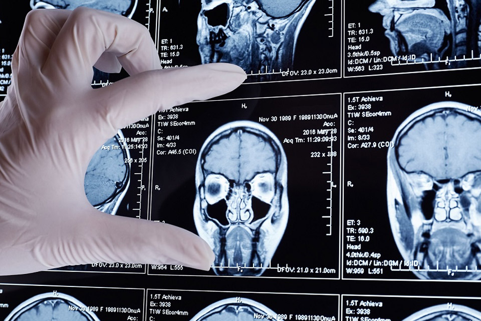 Médico con estetoscopio